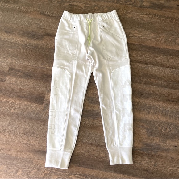 (CLOSET CLOSING FINAL SALE) NWT Under Armour White Jogger Sweatpants Loose Fit - Picture 1 of 10